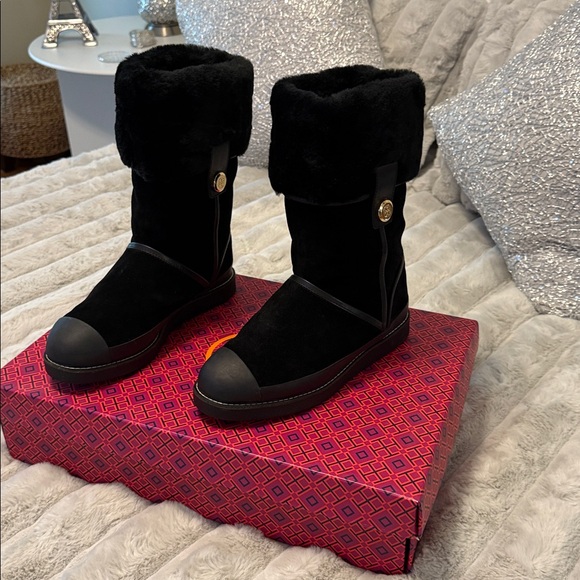 Tory Burch Margaret Boot w. Black Split Fur-Trimmed/cashmere Boots